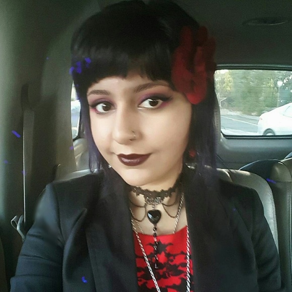 Meet your Posher, Ash - Picture 4 of 7